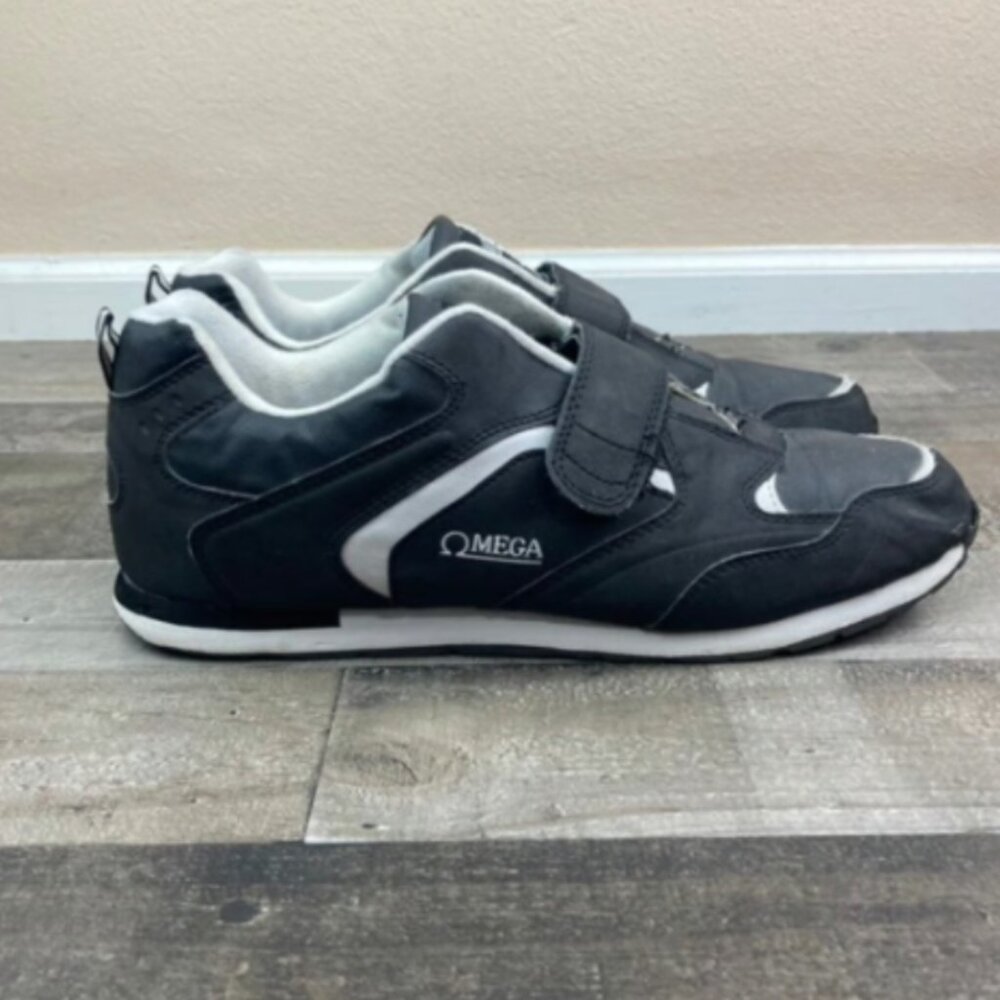 Omega Men's Velcro Black and White Tennis Shoes Size 11